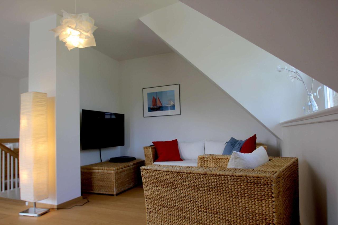 Wassernahes Ferienhaus Mit Meerblick Und Schwimmbadnutzung In Sellin - Ferienhaus Rohrweihe Gager Zewnętrze zdjęcie